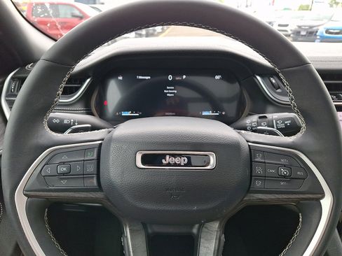 Used 2024 Jeep Grand Cherokee Limited w/ Luxury Tech Group II AWD/4WD image 19