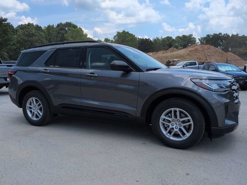 New 2026 Ford Explorer Active RWD image 2