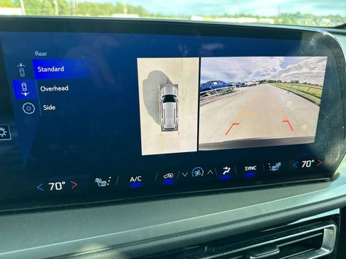 Used 2024 Chevrolet Traverse LT image 17