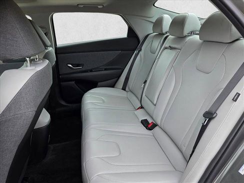 Used 2025 Hyundai Elantra Limited FWD image 19
