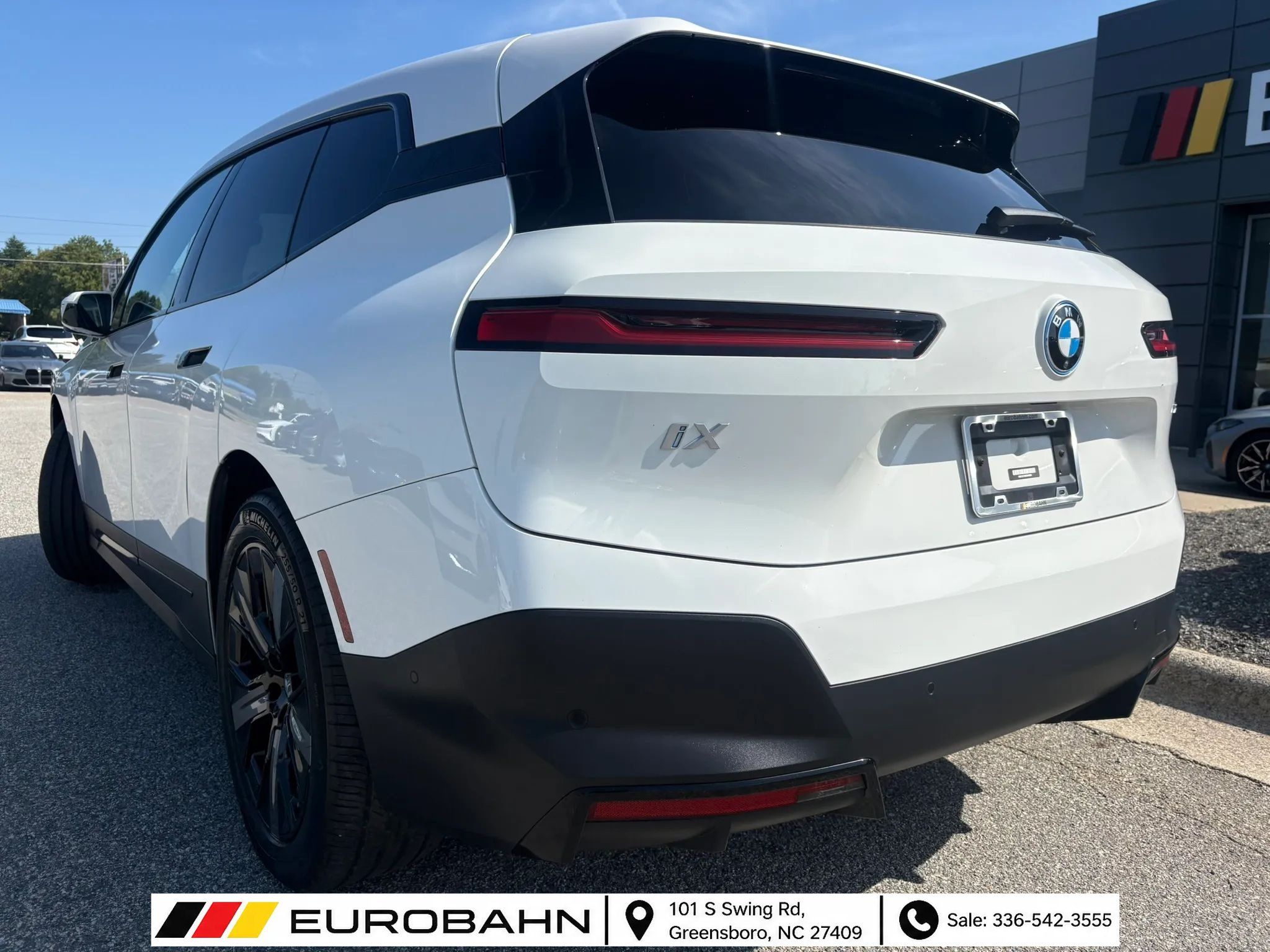 Used 2024 BMW iX xDrive50 AWD/4WD image 3