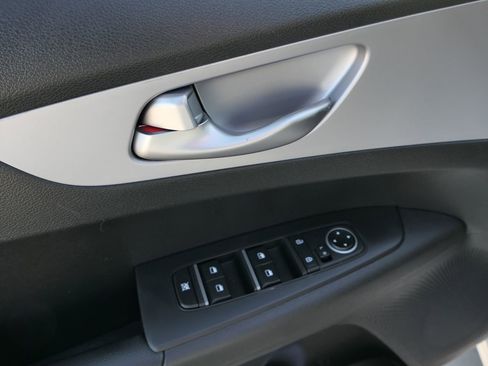 Used 2024 Kia Forte LXS image 13