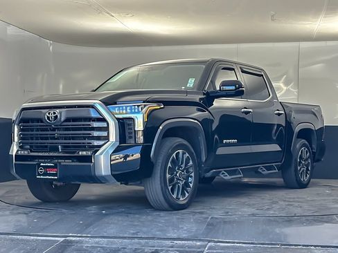 Used 2023 Toyota Tundra Limited AWD/4WD image 7