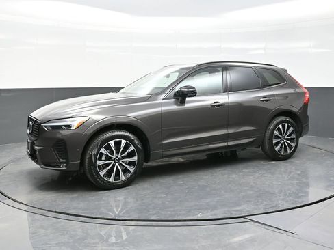 Used 2025 Volvo XC60 B5 Plus w/ Climate Package AWD/4WD image 3