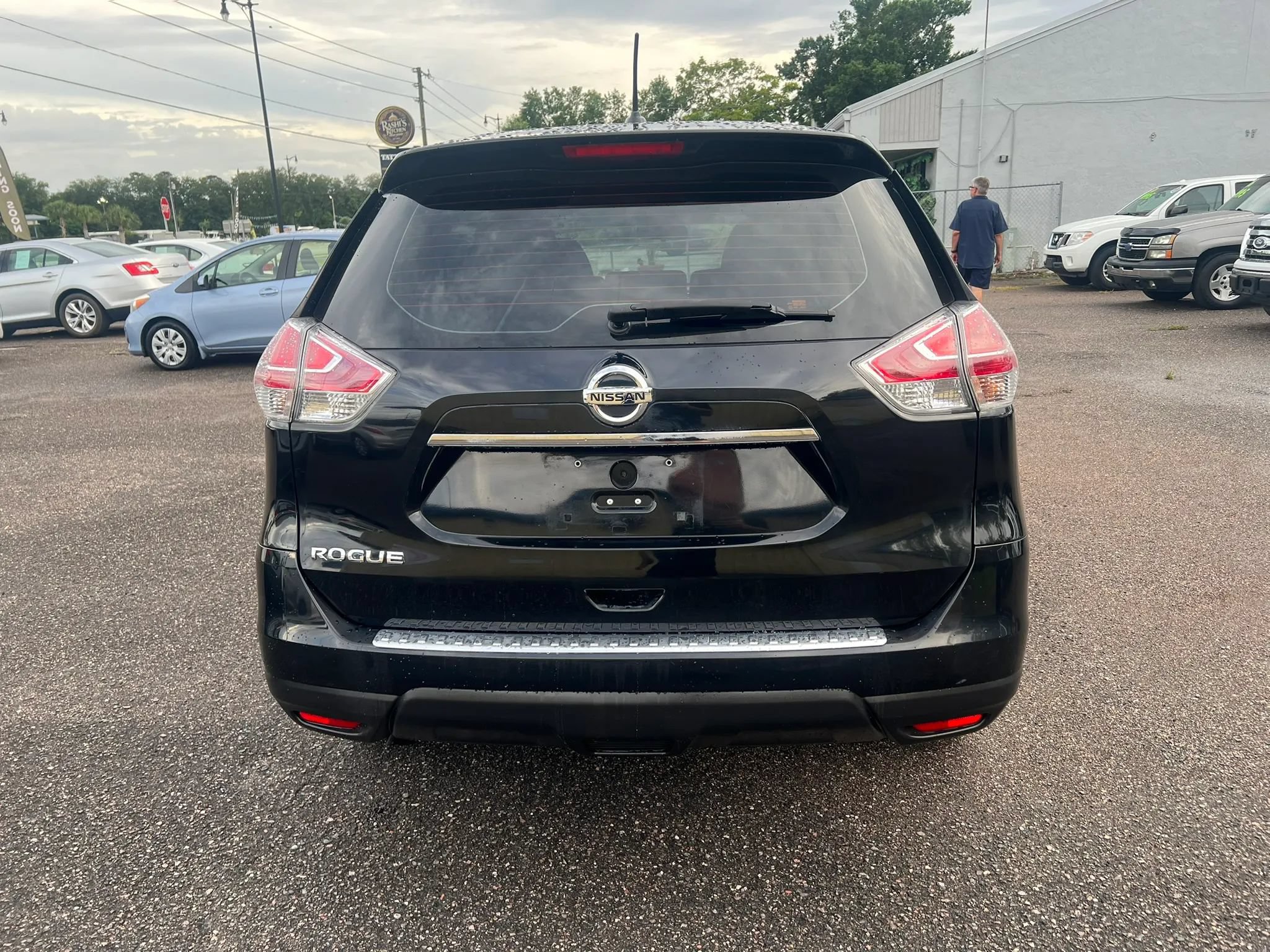 Used 2016 Nissan Rogue S FWD image 4