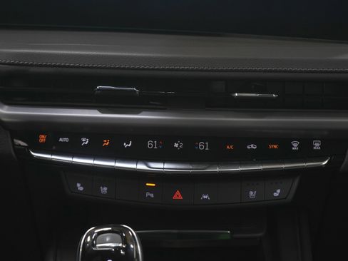 Used 2024 Cadillac XT4 Premium Luxury image 19