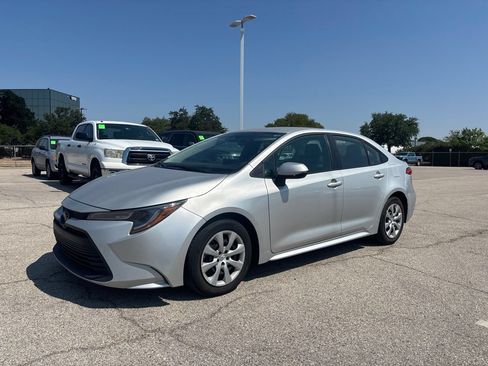 Used 2025 Toyota Corolla LE FWD image 1