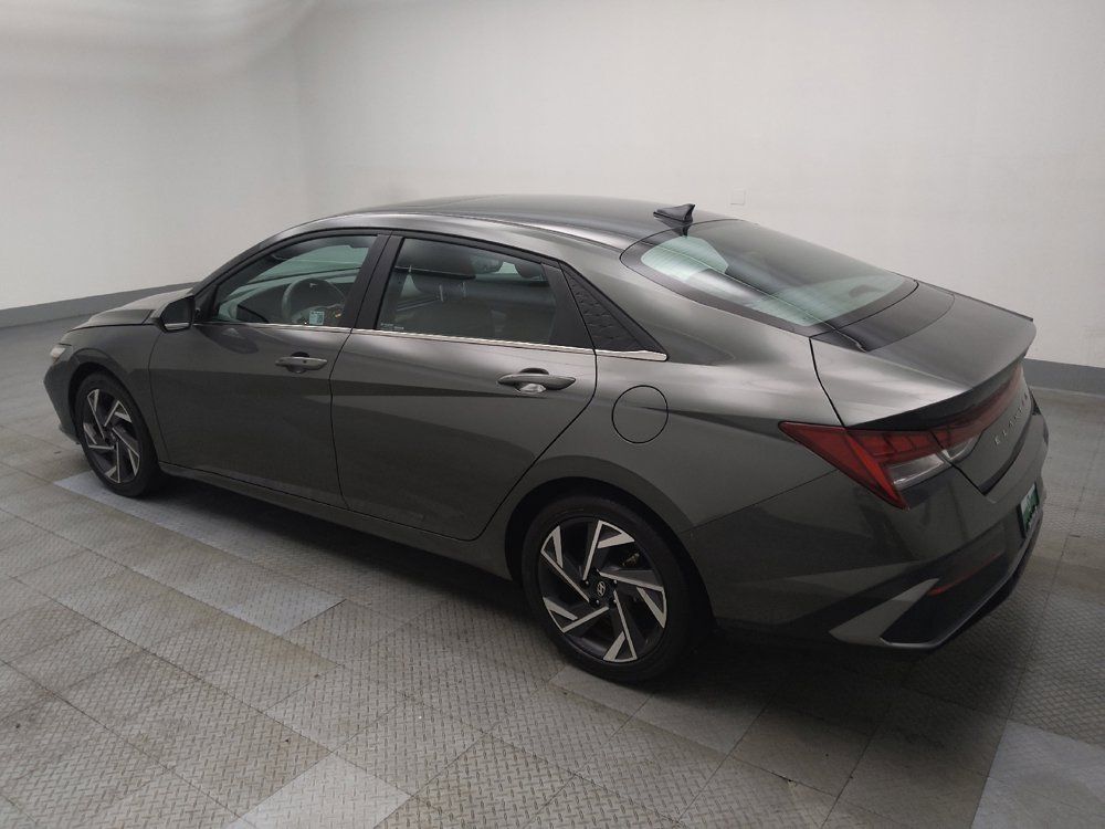 Used 2025 Hyundai Elantra SEL FWD image 3