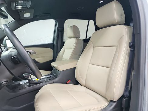 Used 2023 Chevrolet Traverse Premier FWD image 10