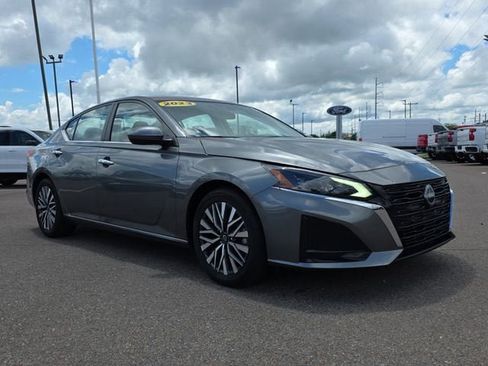 Used 2023 Nissan Altima 2.5 SV FWD image 7