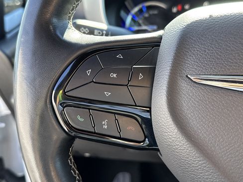 Used 2021 Chrysler Pacifica Touring-L w/ Uconnect Theater Family Group image 29