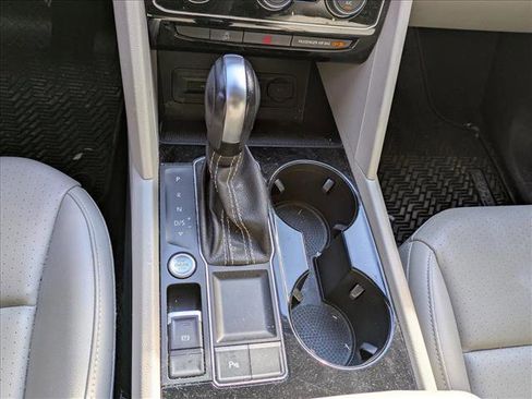 Used 2022 Volkswagen Atlas SE w/ Panoramic Sunroof Package image 13