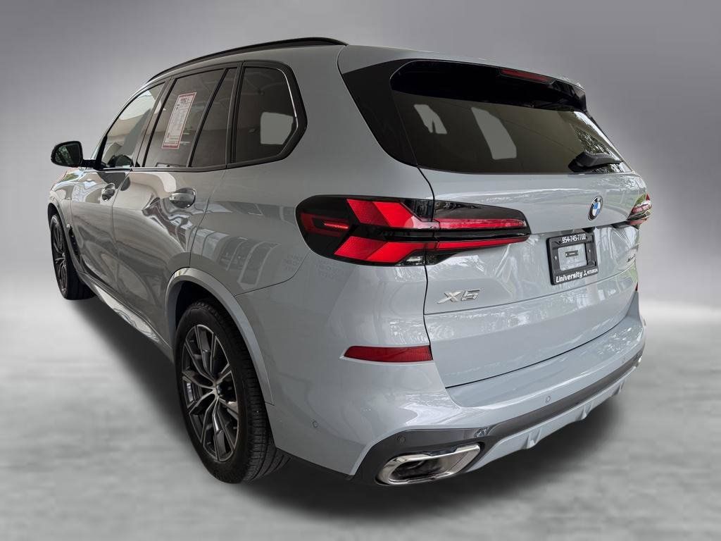 Used 2025 BMW X5 xDrive40i w/ M Sport Package AWD/4WD image 4