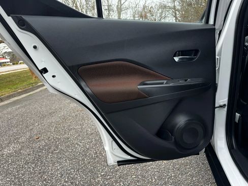 Used 2019 Nissan Kicks SR image 11