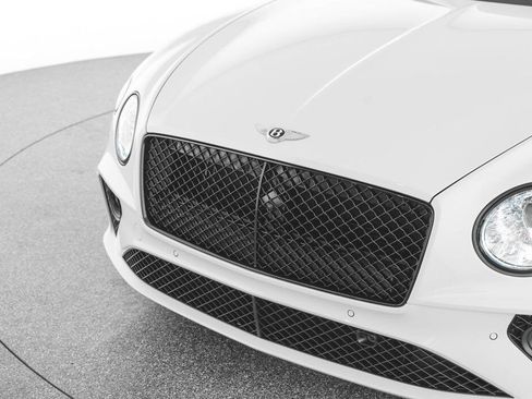 Used 2024 Bentley Continental GT image 2