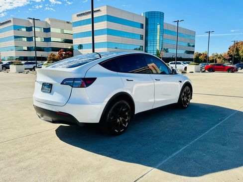 Used 2023 Tesla Model Y AWD image 10