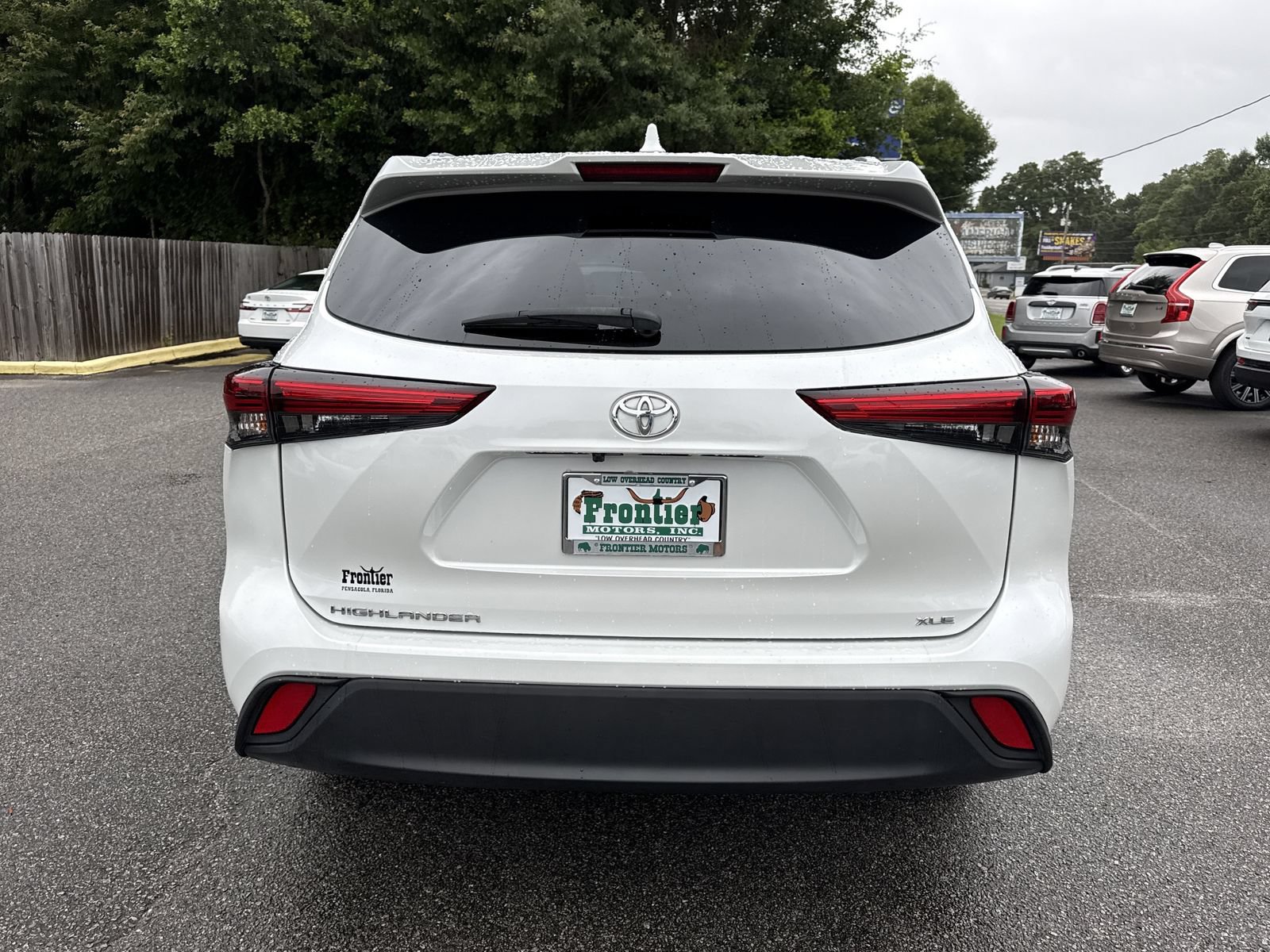 Used 2023 Toyota Highlander XLE FWD image 4