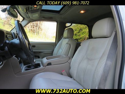 Used 2004 Chevrolet Tahoe LT w/ LT Preferred Equipment Group AWD/4WD image 19