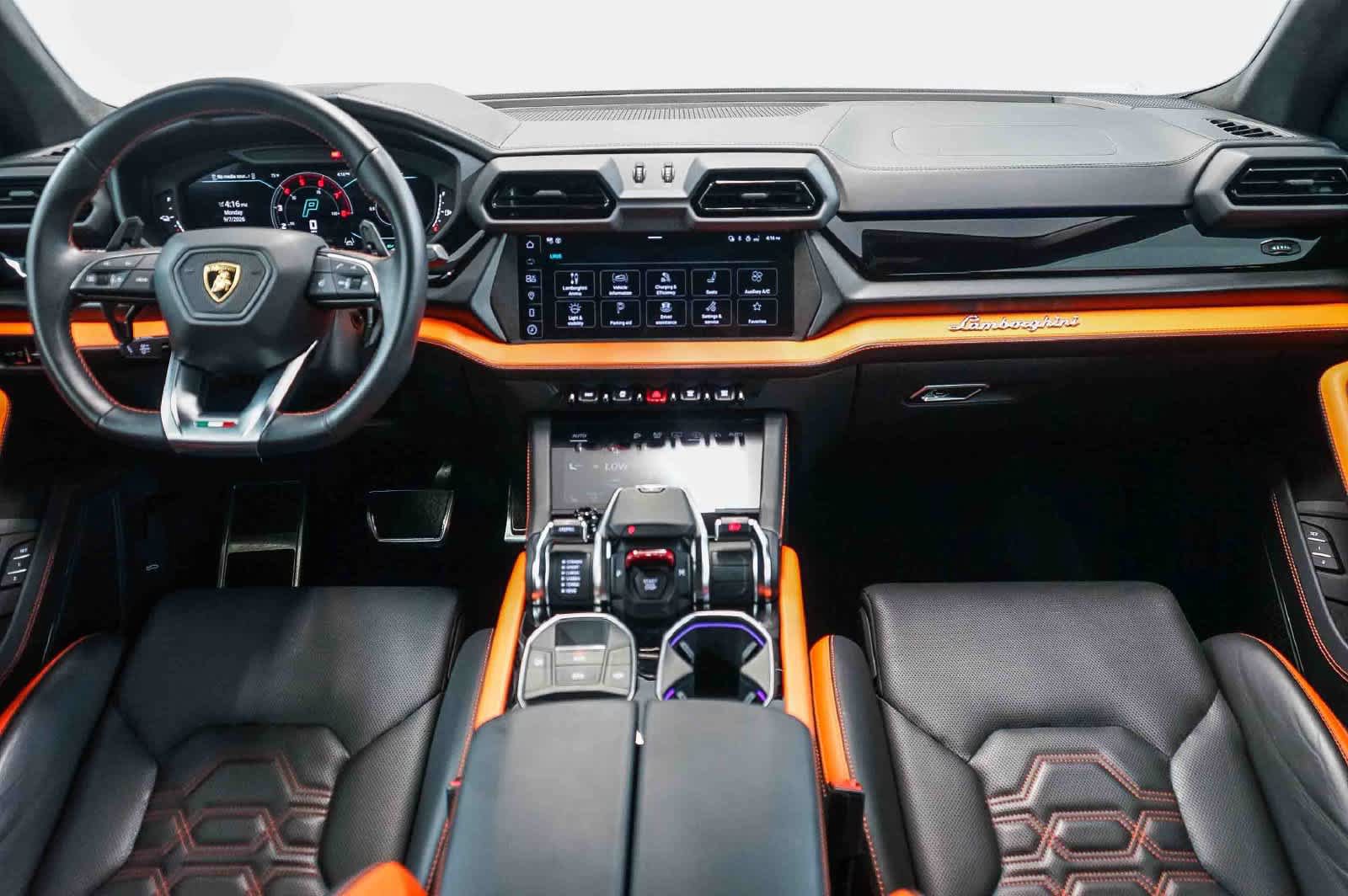 Used 2025 Lamborghini Urus SE AWD/4WD image 20