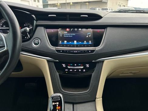 Used 2018 Cadillac XT5 FWD image 26