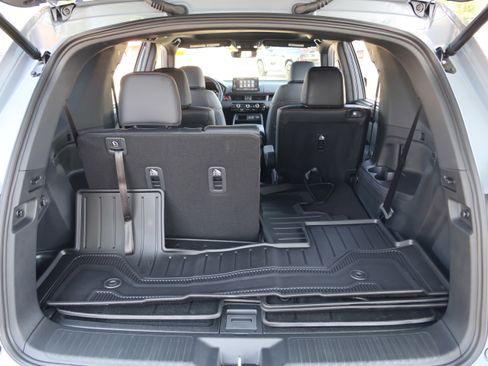 Used 2025 Honda Pilot TrailSport image 37