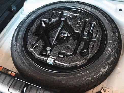 Used 2023 Genesis G70 2.0T image 37