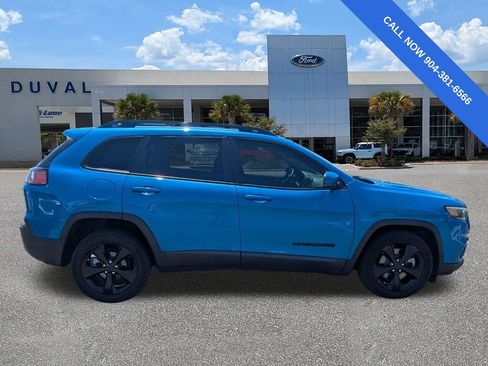 Used 2021 Jeep Cherokee Latitude Plus FWD image 3