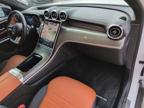 Used 2024 Mercedes-Benz GLC 300 4MATIC image 32