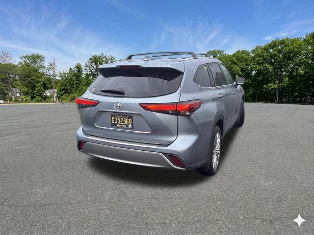 Used 2023 Toyota Highlander Platinum AWD/4WD image 11