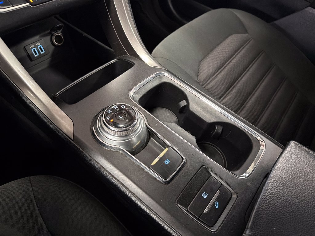 Used 2019 Ford Fusion SE FWD image 27