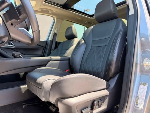 Used 2024 Nissan Rogue Platinum AWD/4WD image 3