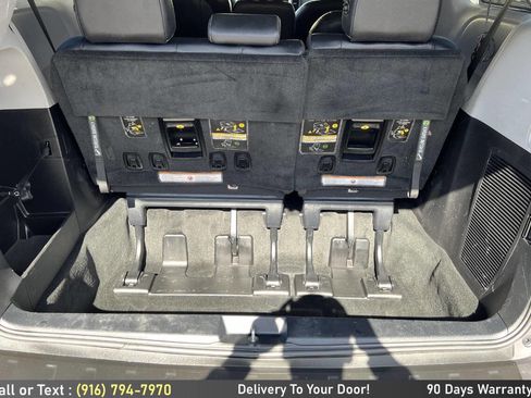 Used 2017 Toyota Sienna SE w/ SE Preferred Package image 11