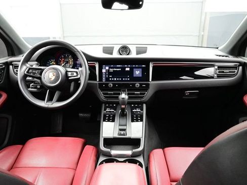 Certified 2025 Porsche Macan AWD/4WD image 20
