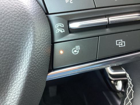 Used 2025 Chevrolet Traverse LT FWD image 28