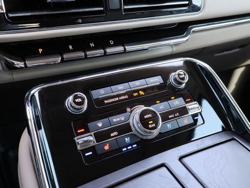 Used 2024 Lincoln Navigator Reserve image 18