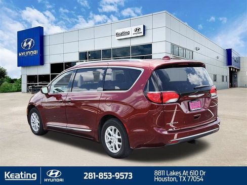 Used 2020 Chrysler Pacifica Touring-L FWD image 7