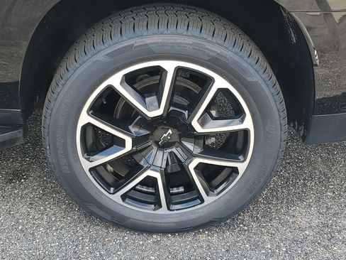 Used 2024 Chevrolet Suburban RST RWD image 32