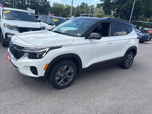 Used 2024 Kia Seltos SX AWD/4WD image 3