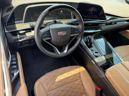 Certified 2024 Cadillac Escalade Sport w/ LPO, ONYX Package AWD/4WD image 25