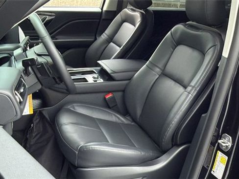 New 2026 Lincoln Aviator Premiere image 16