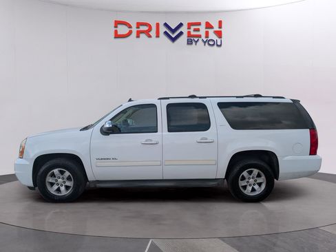 Used 2011 GMC Yukon XL SLT w/ SLT-2 Equipment Package image 2