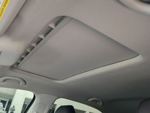 Certified 2022 Volkswagen Passat 2.0T SE FWD image 19