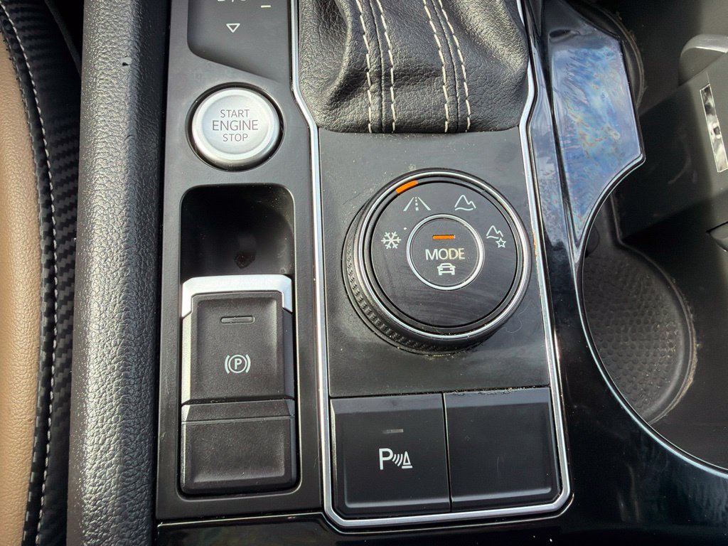 Used 2022 Volkswagen Atlas Cross Sport SEL R-Line w/ Cross Sport MDO Package AWD/4WD image 37