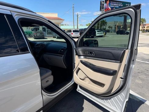 Used 2018 Ford Explorer XLT FWD image 16