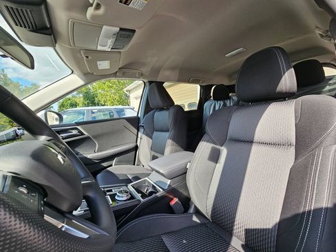 Used 2025 Mitsubishi Outlander ES AWD/4WD image 22