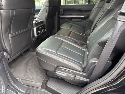 Used 2018 Ford Expedition XLT w/ Equipment Group 202A AWD/4WD image 15