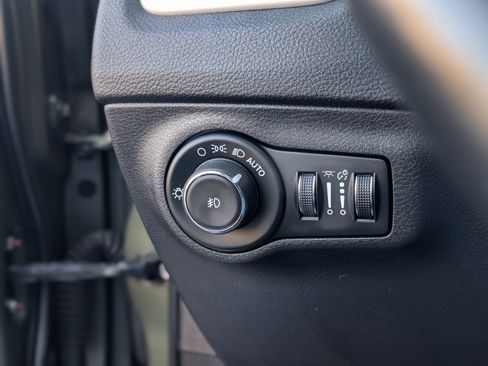 Used 2019 Jeep Compass Latitude w/ Popular Equipment Group image 25