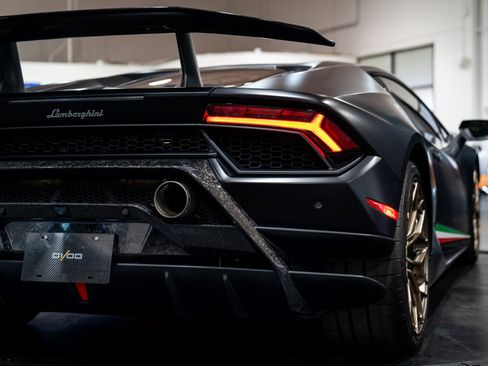 Used 2018 Lamborghini Huracan Performante image 19