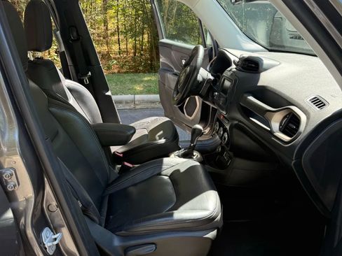 Used 2017 Jeep Renegade Limited AWD/4WD image 13