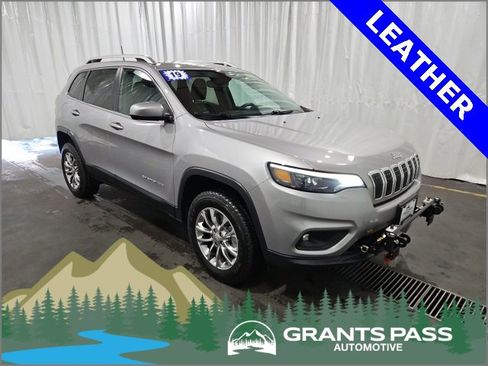 Used 2019 Jeep Cherokee Latitude Plus w/ Comfort/Convenience Group image 1